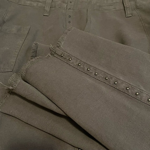 Joie Cropped Pants Size 8 Army Green Linen Blend Fray Hem Studded Straight Leg - Picture 11 of 16